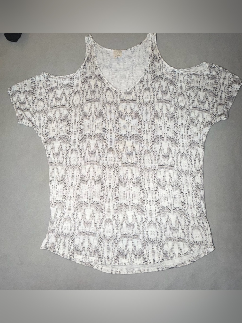 Women’s - Lightweight White & Gray Printed Cold-Shoulder Women's Top